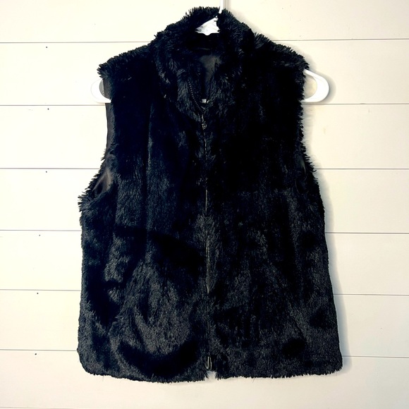 Jackets & Blazers - cejon faux fur black vest zipper Womens m medium